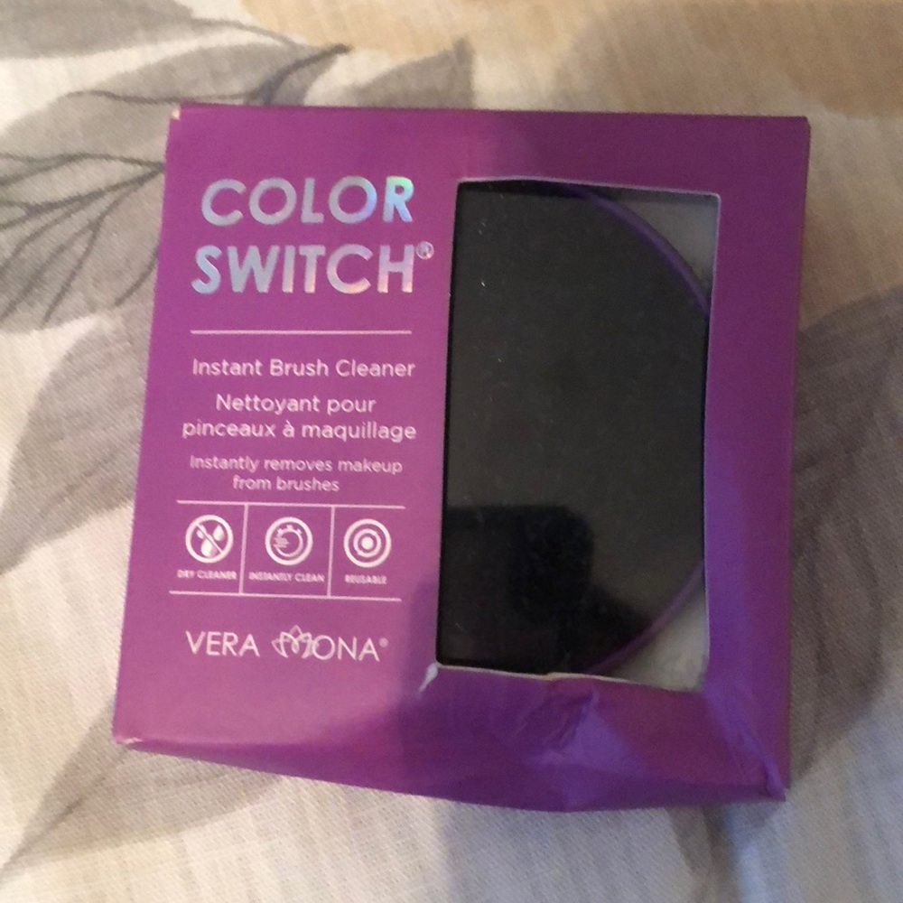 NEW IN BOX MAKEUP BRUSH CLEANER